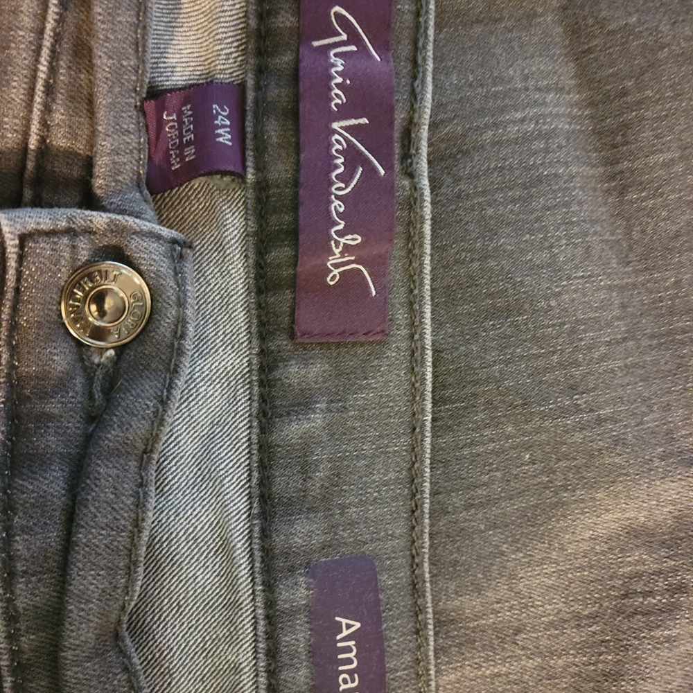 Gloria Vanderbilt Amanda Jean's 24W gray
